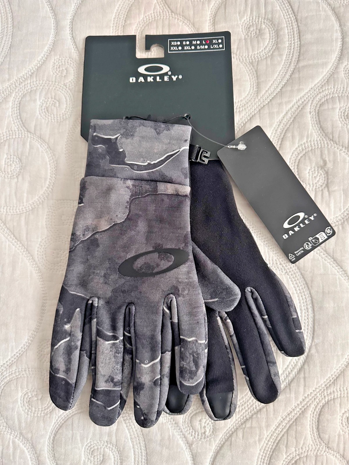 New Oakley Latitude Fleece • Metal Camo Black Gloves • Size Men's Large US