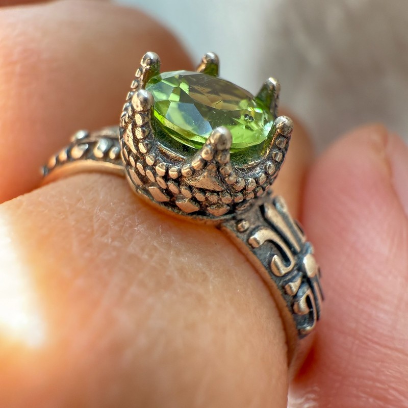 925 Sterling Silver Ring 6mm Natural Peridot Gemstone Crown Oxidized Green Gift
