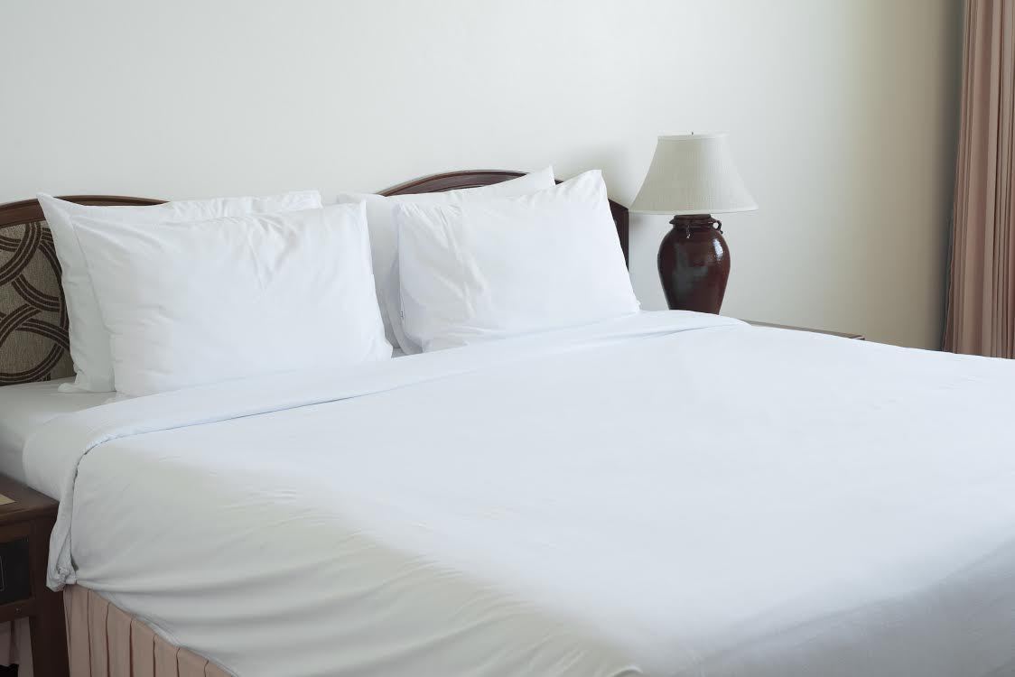 Pillowtex ® Hotel Duvet Covers (Queen and King) Pillowtex ® Hotel Duvet Covers (Queen and King)