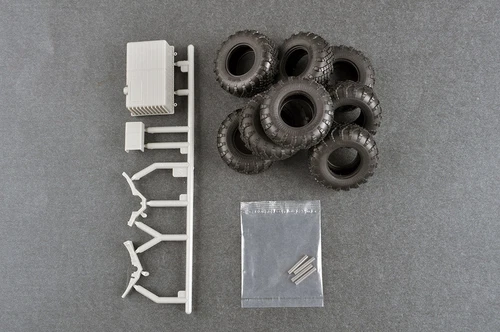 Trumpeter 01082 1/35 15U175 TEL OF RS-12M1 TOPOL-M ICBM COMPLEX - Imagen 9 de 12