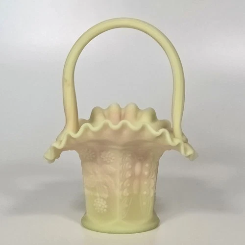 Vintage 1980 Fenton Glass Burmese Butterfly & Berry Ruffle Edge Basket