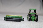 1/64 JOHN DEERE 7800 & YELLOW TOP GRAIN DRILL — photo 4