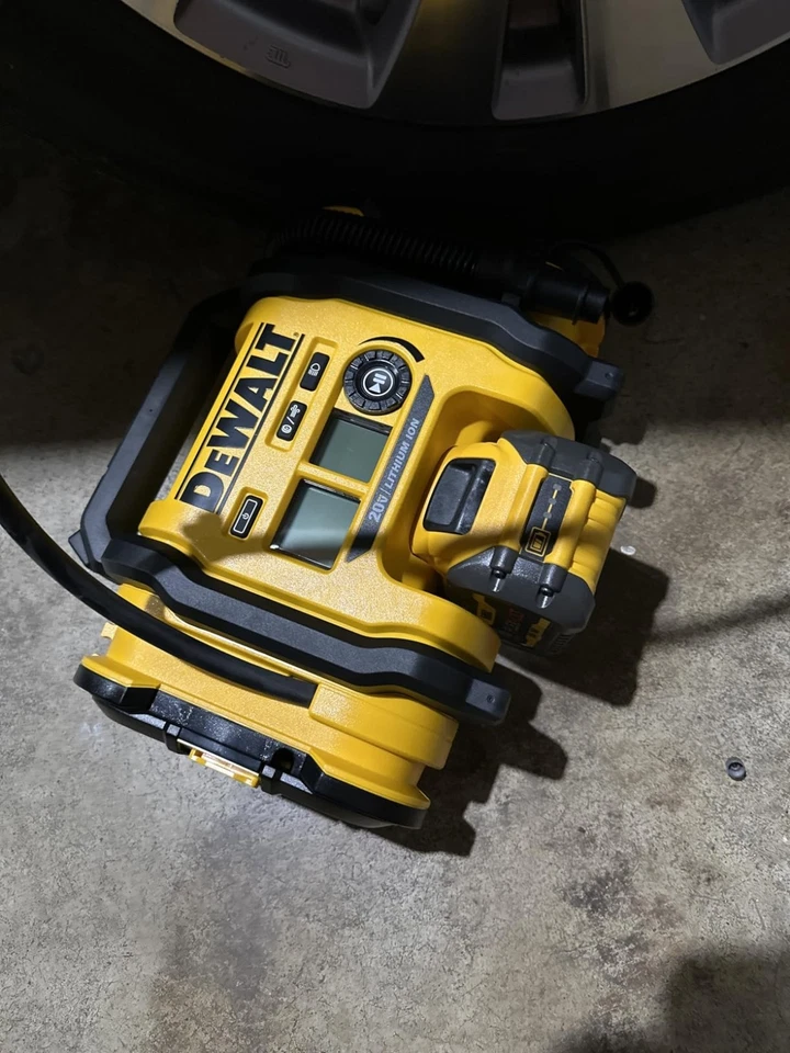 Inflador de Neumáticos DEWALT Compresor de Aire Portátil 20V MAX Apagado Automático Foto 3 de 4
