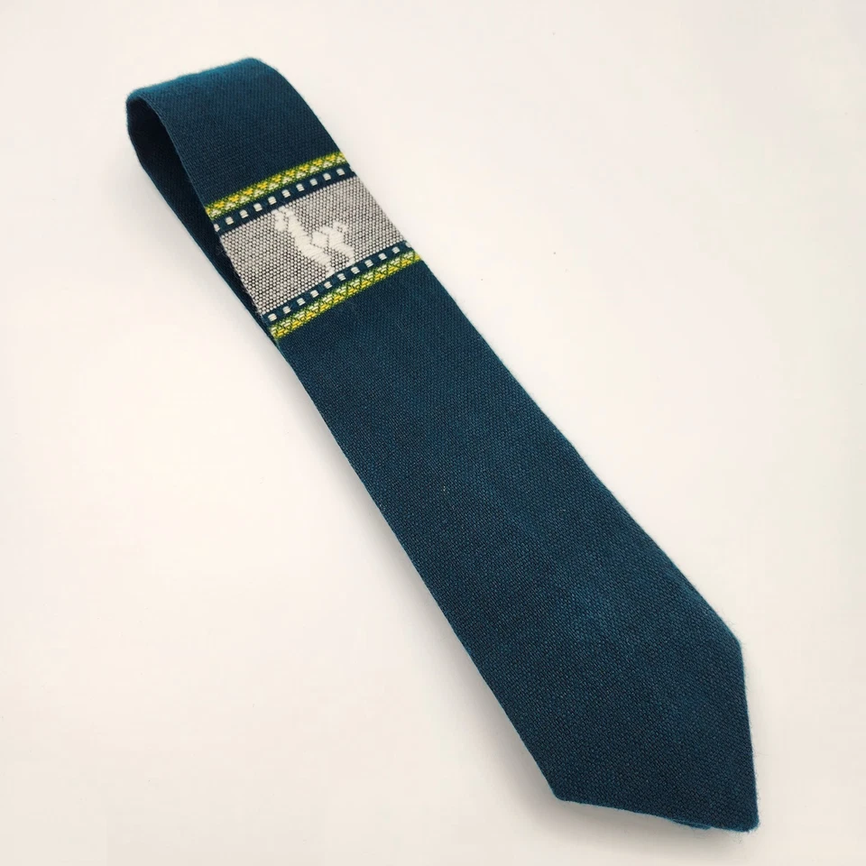 Corbata de lana de alpaca verde hecha a mano en Perú Foto 4 de 4