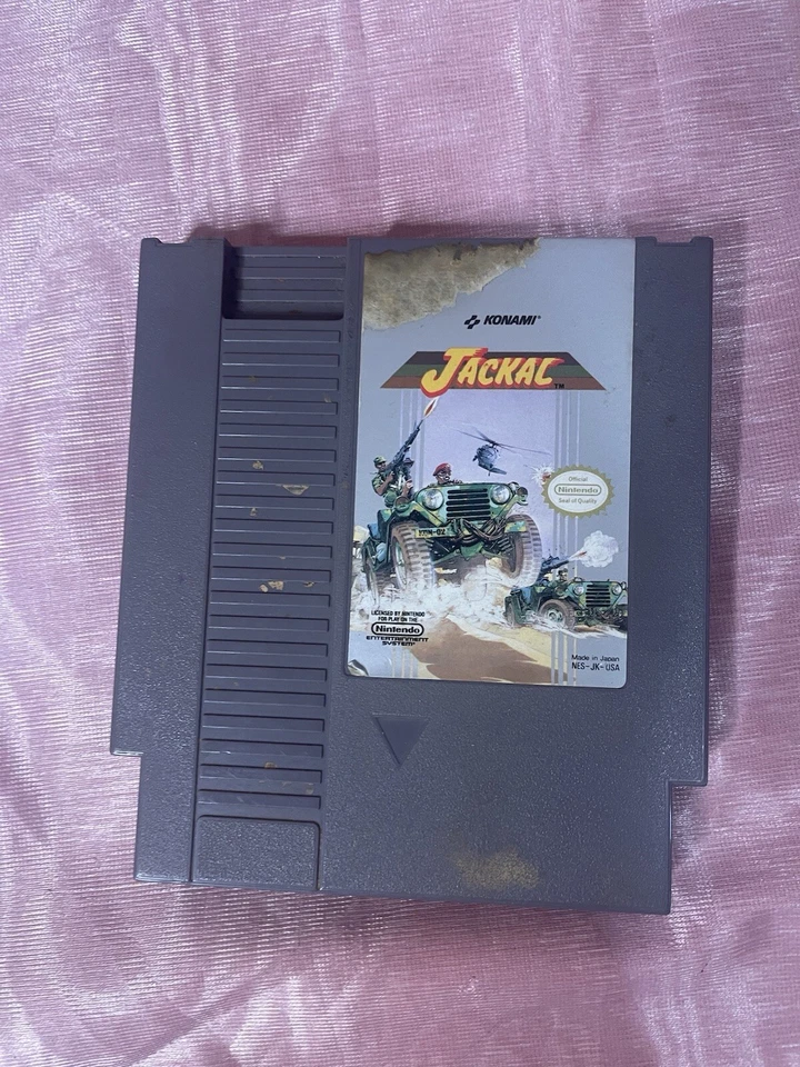 Consola Hyperkin Retron NES con dos controladores, Dragon Warrior, Robocop, Jackal Foto 2 de 4