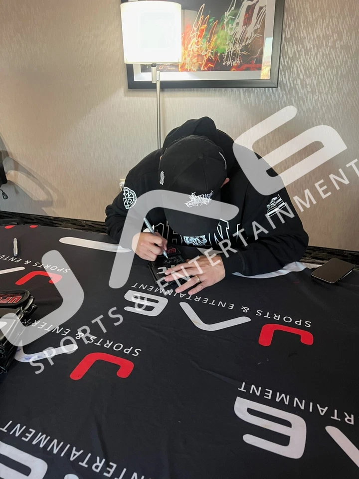 Guante Max Holloway autografiado firmado inscrito UFC JSA Blessed Foto 2 de 2