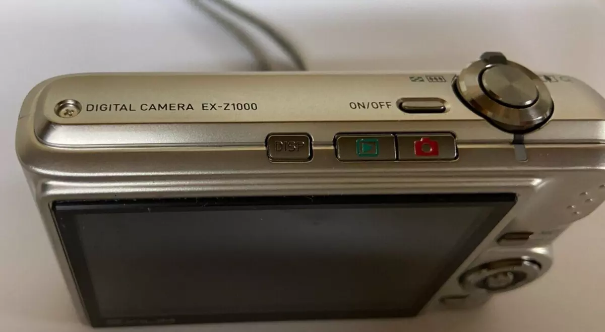 CASIO EXILIM EX Z1000 DIGITAL CAMERA 10.1 MEGA PIXEL SILVER