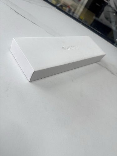 Apple Watch Series 10 (2024) GPS 42mm S/M JetBlack Aluminium - Brand New Sealed - Picture 3 of 4