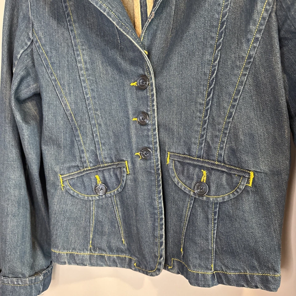 Chaqueta Blazer Jean Denim Talla Limitada Mediana-Mujer Costuras Amarillas Ajustadas Foto 3 de 4
