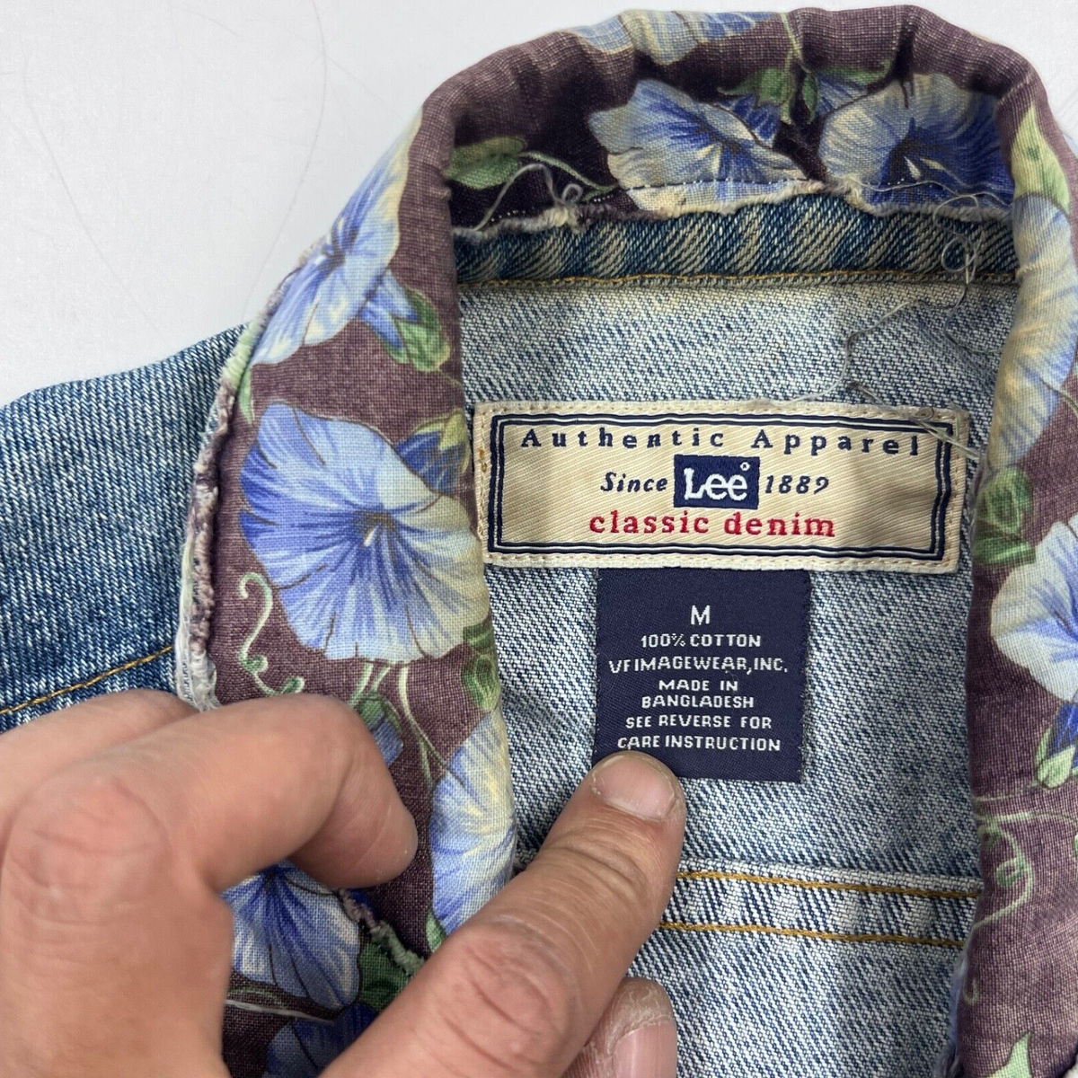 Lee Womens Floral Embroidered Jean Jacket Size M Blue Denim Boho 