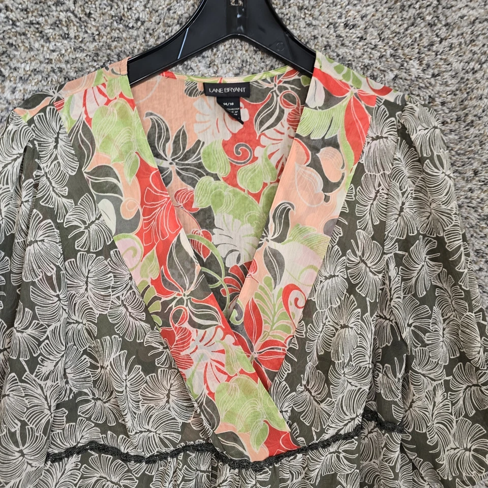 Vestido informal Lane Bryant para mujer Plus 14/16 transparente mini floral cuello sobrepelliz Foto 4 de 4