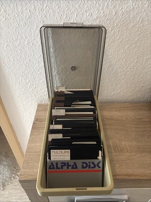 65 Disketten Floppy Disc 5,25'' für den Commodore C64 in Diskettenbox