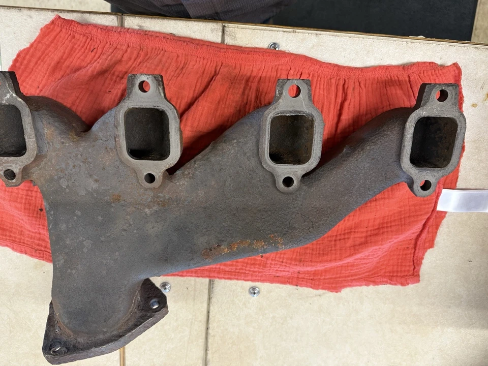 Colector de escape 9L7954 Caterpillar 3208 buen usado. Se adapta a varios modelos Foto 3 de 3