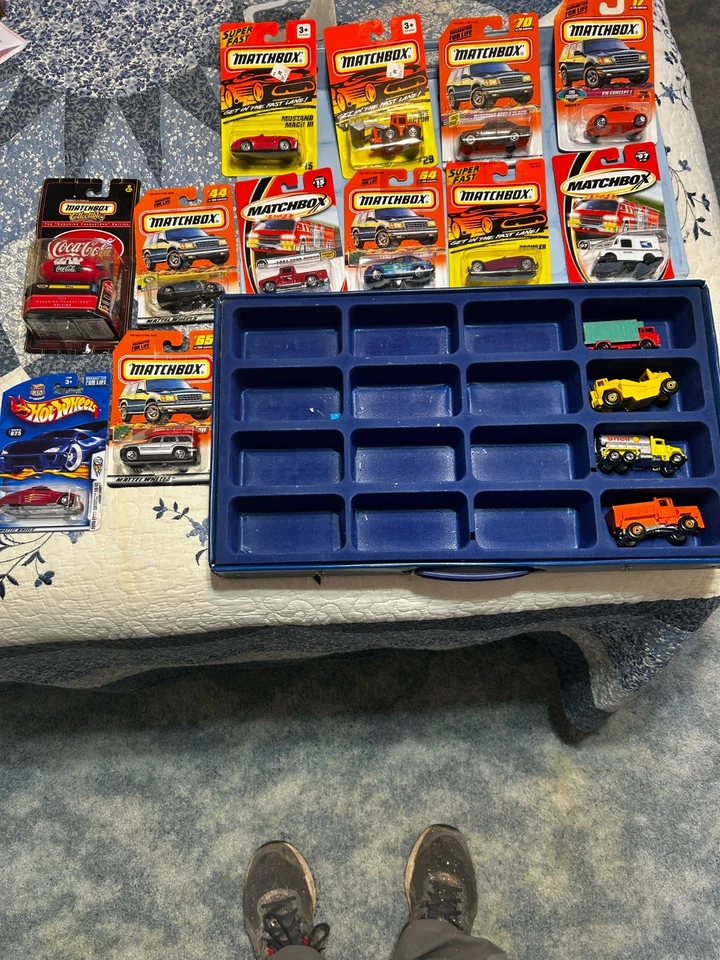 "Models of Yesteryear" DISPLAY CASE and 16 matchbox cars included  - Image 2 of 3