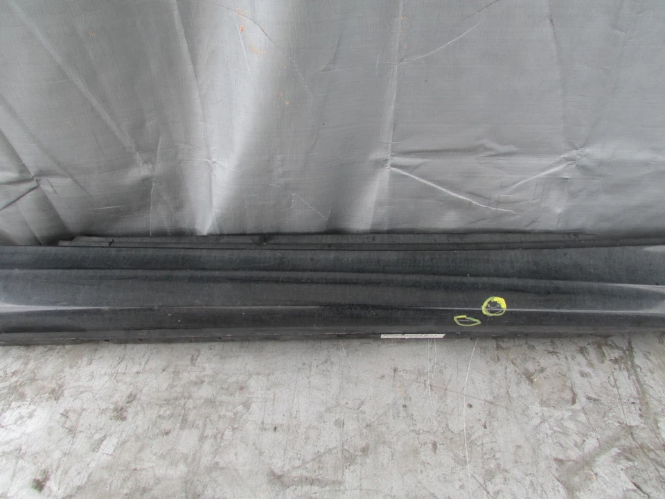 2008-2011 BMW 135I ROCKER PANEL PASSENGER SIDE SKIRT TRIM COVER MOLDING BLACK OE - Image 4 of 4
