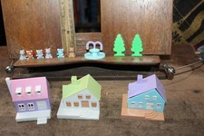 1990's Teddy's Wonderland Lot 3 Houses 6 Bears 2 Trees  Fountain