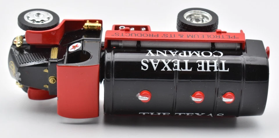 Matchbox Collectibles Yesteryear Mack AC Truck 1920 Texaco Tanker Truck. 38044 - Image 3 of 4