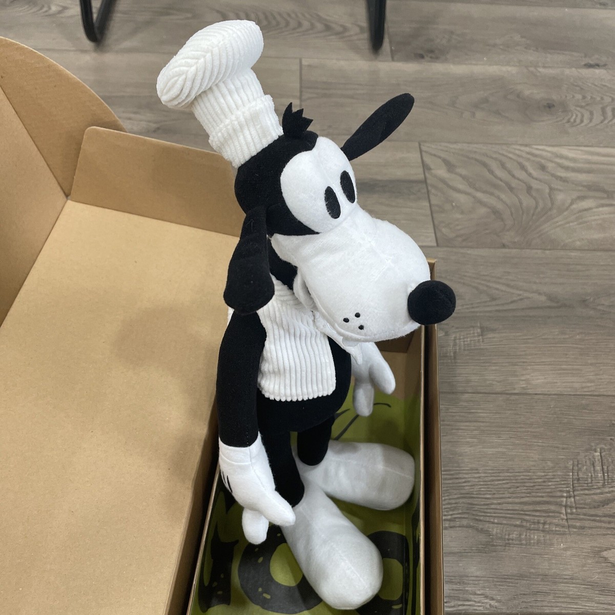 Disney D23 2022 “the goof” goofy black & white LE 300