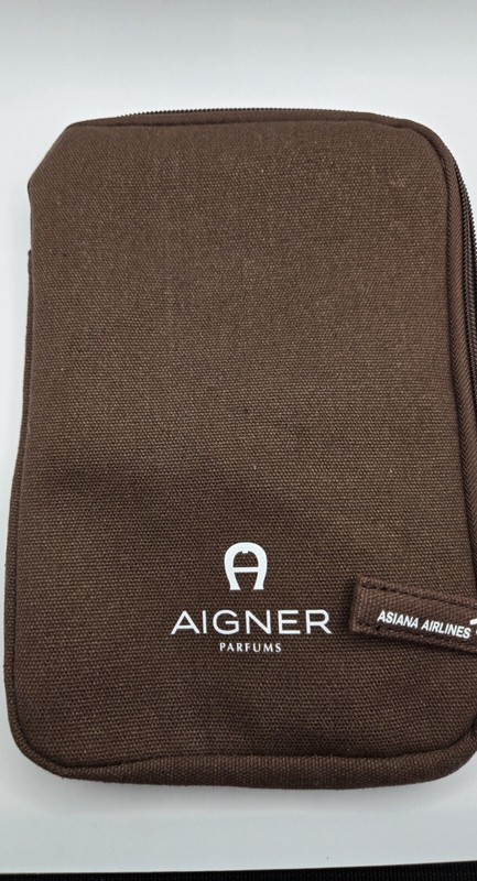 Asiana Airlines Business Class  A380 AIGNER Amenity Kit (NEW)