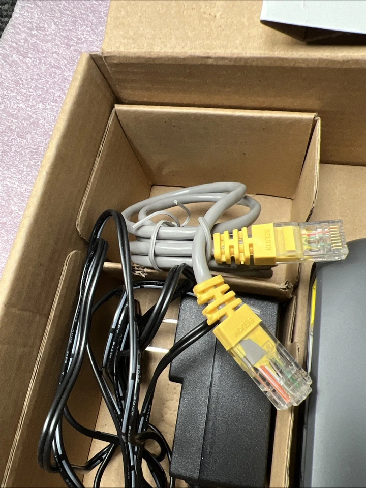 4A Belkin Surf N300 Wireless Router 4 10/100 Port 300 Mbps F7D2301 v1 - Image 2 of 4