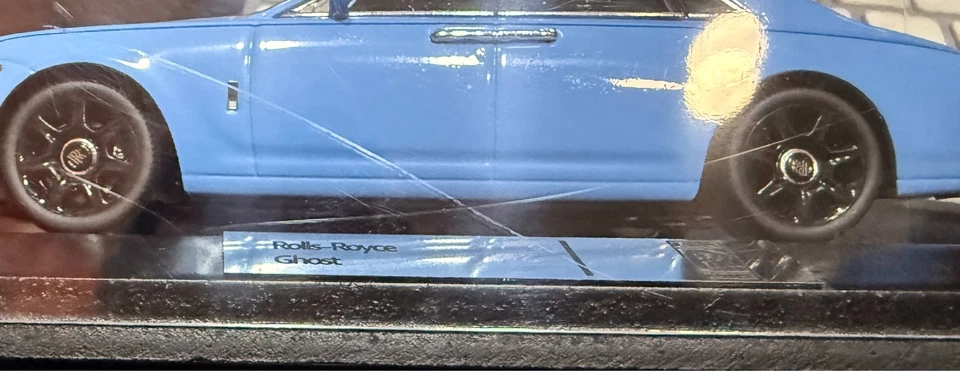 1/43 ROLLS ROYCE GHOST 2010 IXO MOC168P EXTREMELY RARE SCRATCHED CASE - Immagine 2 di 2