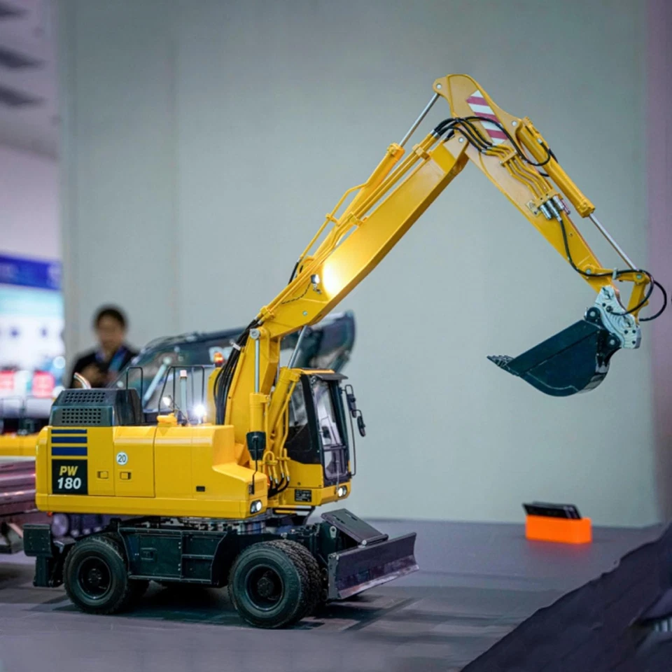 PW180 98% Metal 1/12 Remote Control Hydraulic Excavator 2Arms Digger 10CH Valve - Image 3 of 4