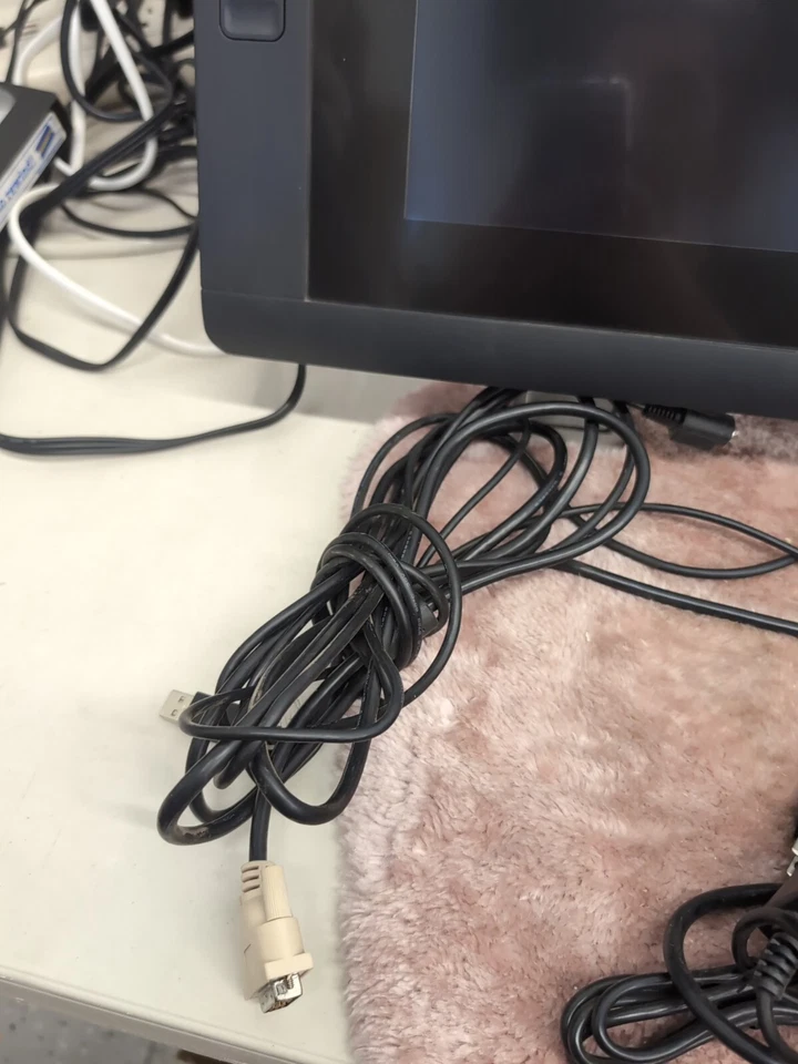 Pantalla de lápiz creativa Wacom Cintiq 22HD 21,5" con soporte y cables DTK-2200/K Foto 4 de 4