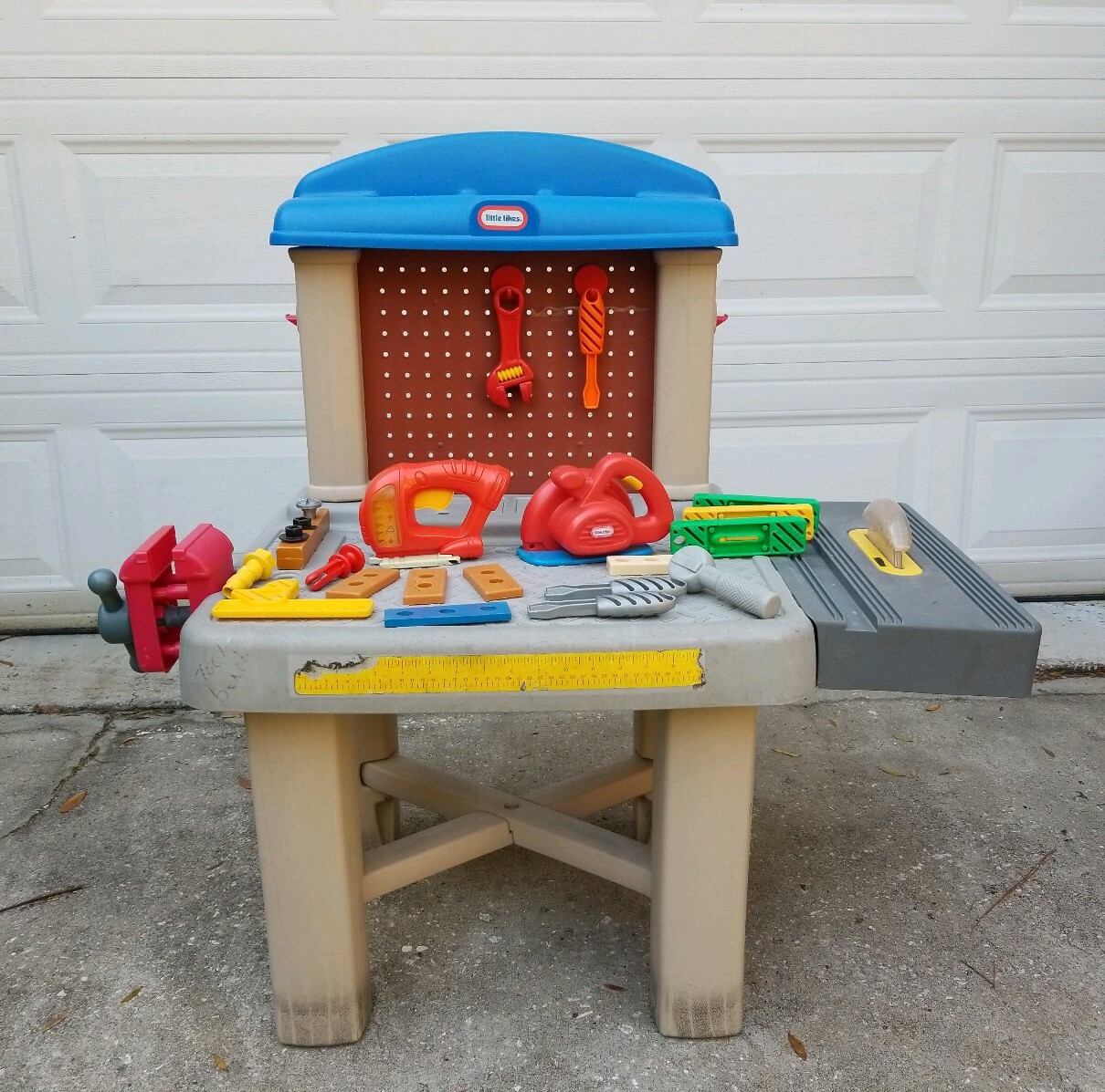 little tikes tool bench
