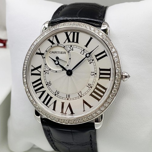 Montre Cartier ronde Louis 42 mm or blanc 18 carats lunette diamant cadran argenté WR007002 - Photo 2 sur 11