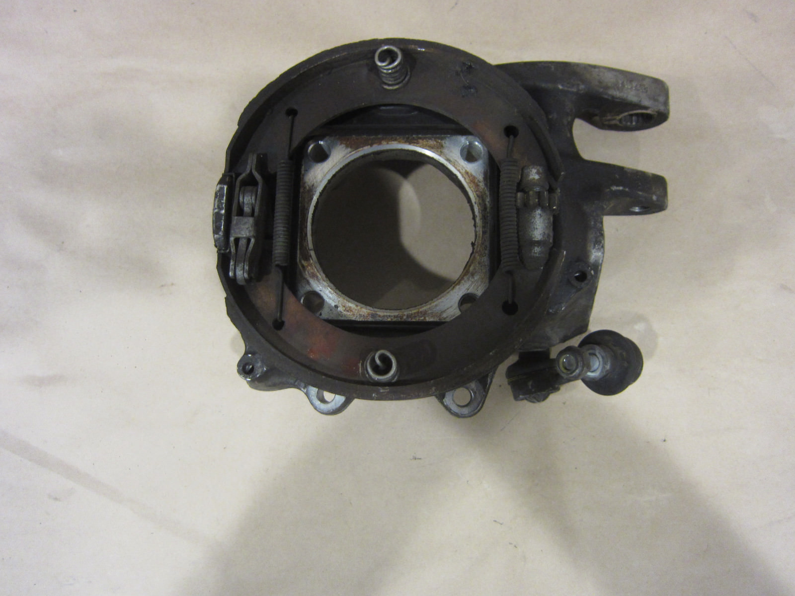 Maserati Quattroporte -  LH Rear Hub Holder - USED # 216251