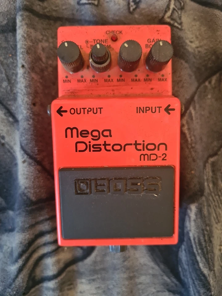 Pedale Boss Mega Distortion MD2 POUR GUITARE ÉLECTRIQUE - Photo 1/4