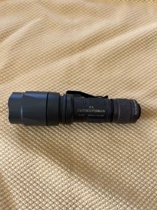 SUREFIRE E1L OUTDOORSMAN ボディ 旧ロゴ SUREFIRE (シュアファイア) E1L-A OUTDOORSMAN CR123A 1本使用