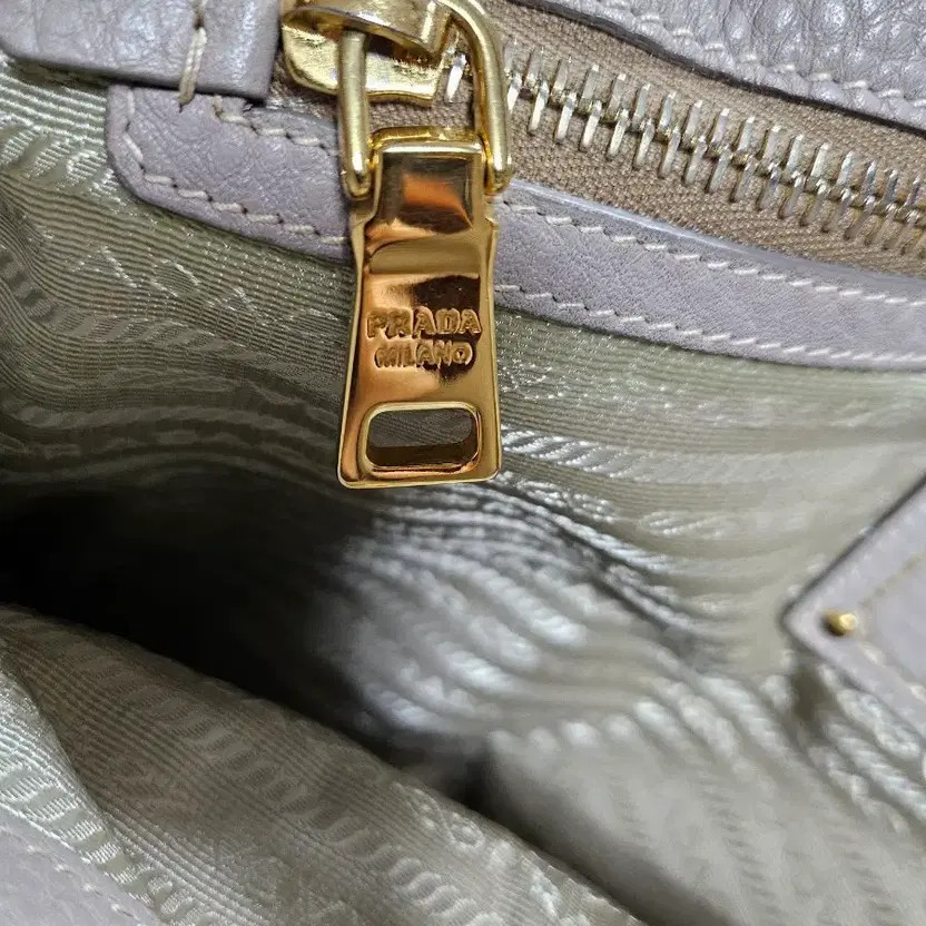 Prada Vitello Tote Bag - Genuine Leather, Shoulder/Handheld, Good Condition thumbnail 8