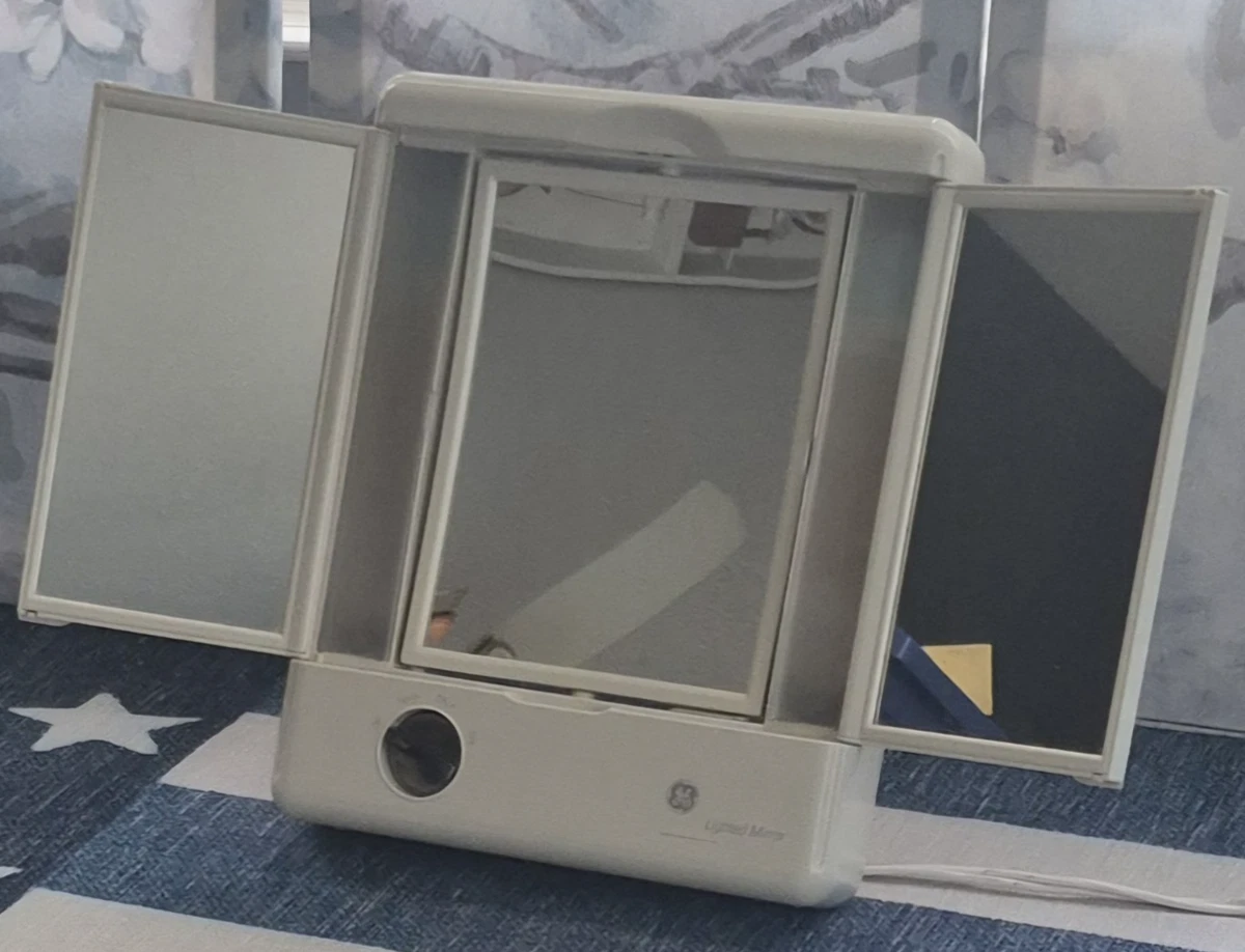 Vanity Makeup Mirror Magnifying-Model 106658 Tested GE Lighted Mirror Tri-Fold