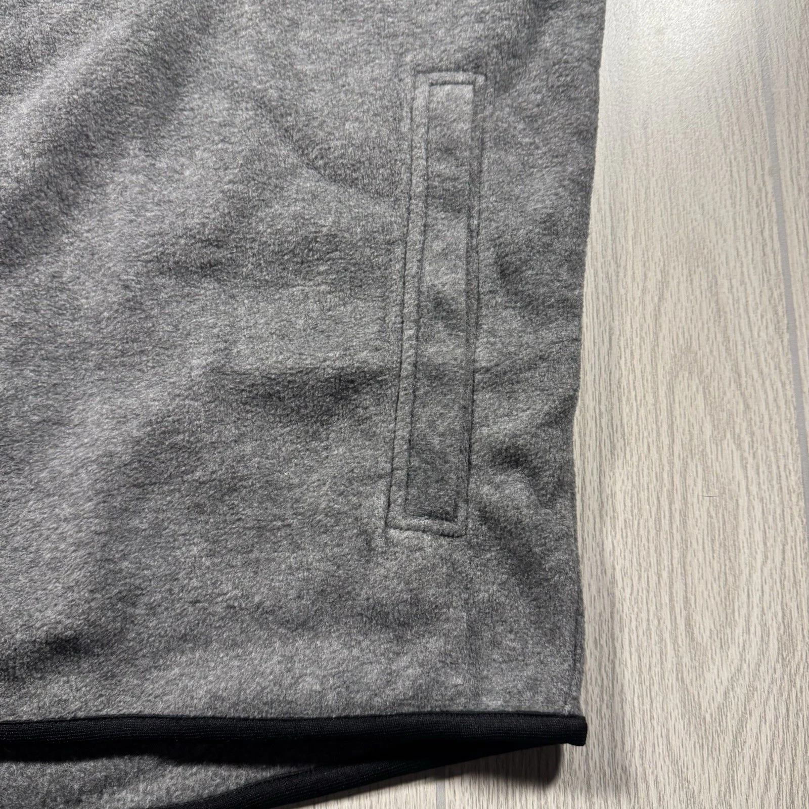 Buffalo Wild Wings Full Zip Fleece Vest Mens XL Gray Logo Port & Co Workwear EUC image 4