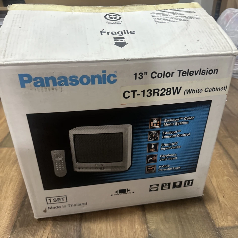 2003 Panasonic CT-13R28WG Retro Gaming 13" Color White CRT TV Front A/V & Remote - Image 2 of 4