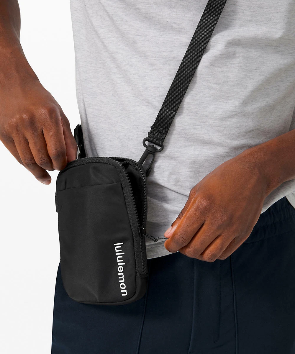 Lululemon small online crossbody bag