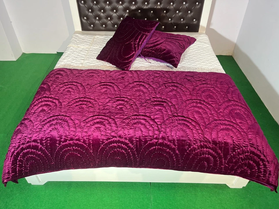 Extrasoft Vine Velvet Self round design Comforter Luxury Velvet Set Fluffy Quilt - Image 3 of 4