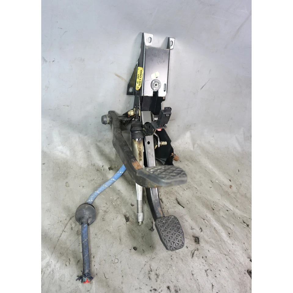 1984-1993 BMW E30 3-Series Manual Clutch Brake Pedal Box Bracket OEM — 第 3/4 张图片