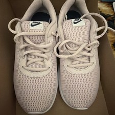 Nike 5Y, Nike Tanjun. Nike Reburbished.