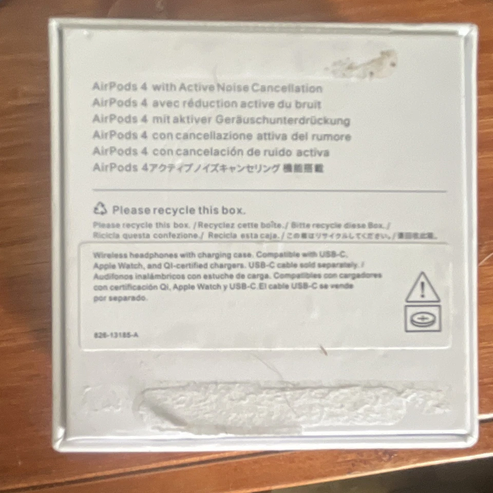 Apple AirPods 4 with Active Noise Cancellation, photo 2 sur 3