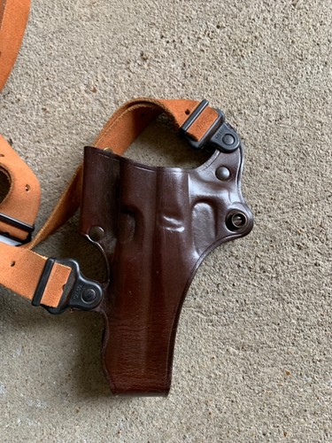 Galco Shoulder Vertical Holster D119 WC V202 with Two Mag Pouch E119 WC SCL24 - Picture 9 of 16