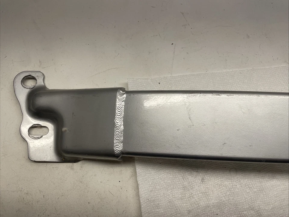 Barra de refuerzo de torre de puntal delantero OEM 2017 2018 2019 Ford Mustang GT350 Foto 2 de 4