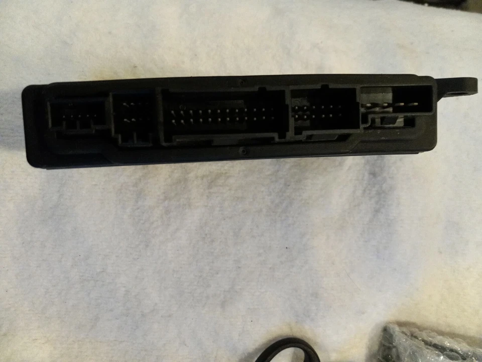 Módulo de control de bloqueo de puerta delantera Cadillac CTS SRX 2006-2007 usado OEM GM 15251258 Foto 3 de 4