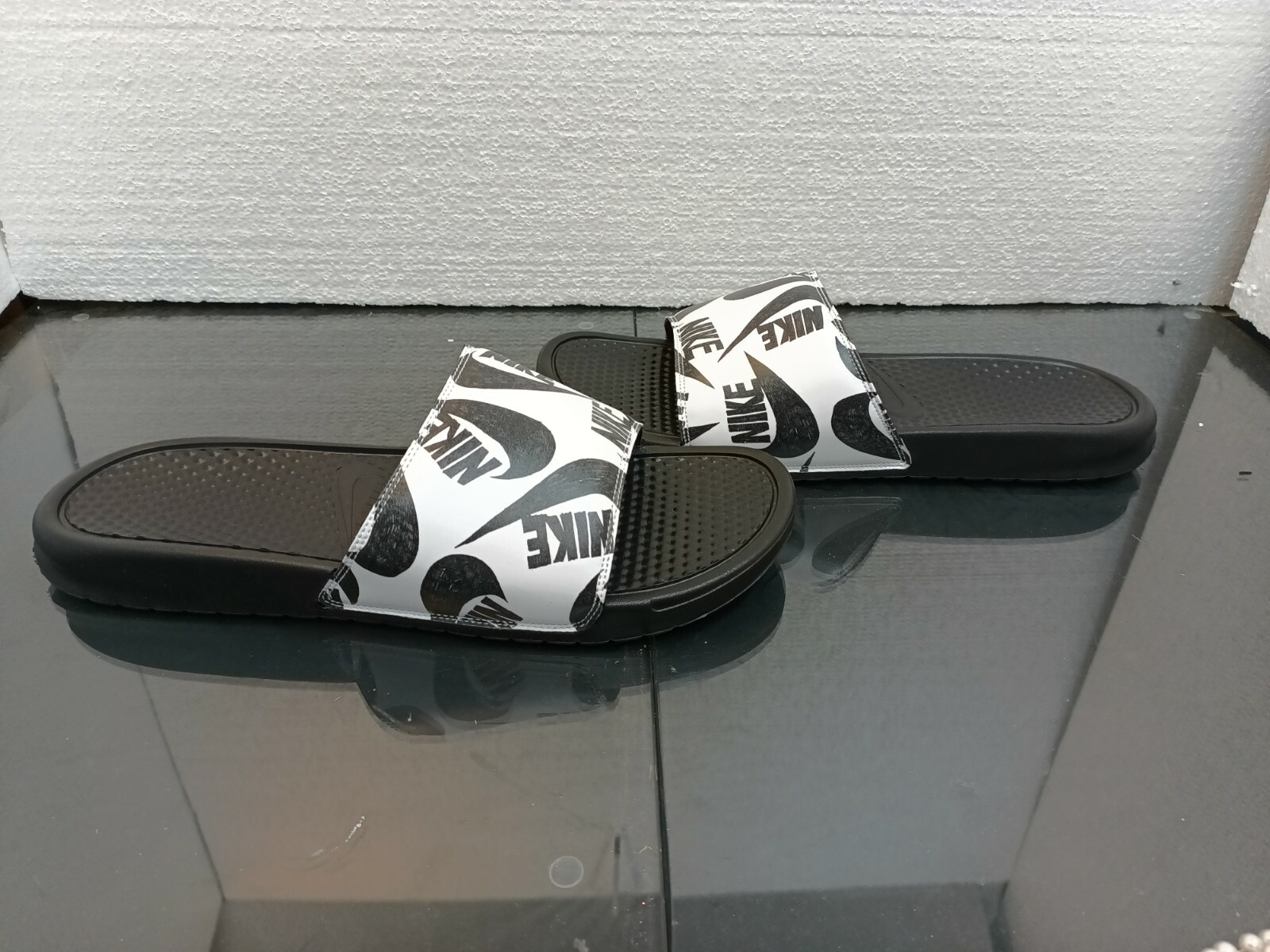 Nike Benassi JDI Slides Black/White