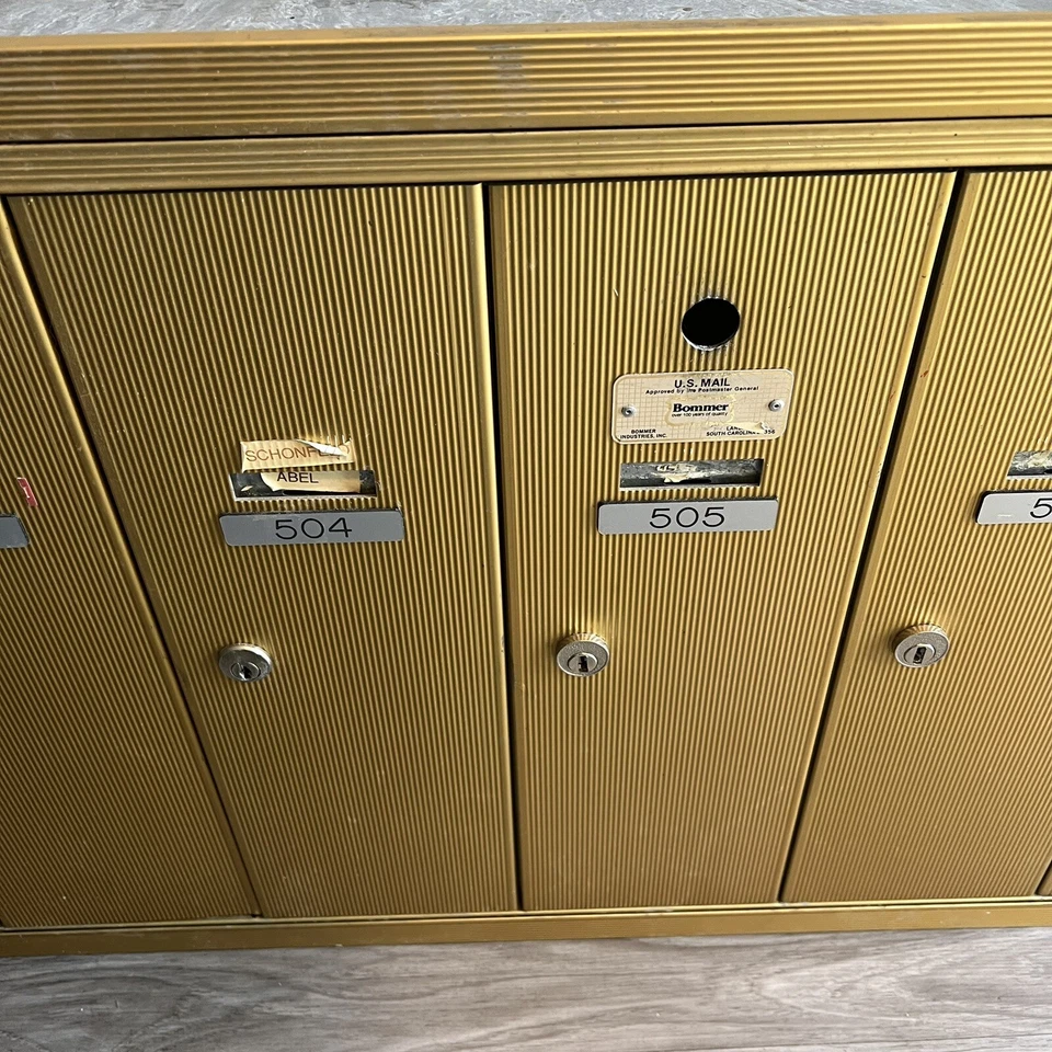 Bommer industries Set Lot 19 Doors 4 Mail Boxes Aluminum Recessed Mounted NO KEY - Imagem 4 de 4