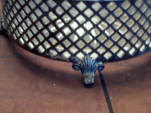 Vintage SILVER PLATE WINE BOTTLE HOLDER W/ Cut Glass Starburst Insert - Picture 2 of 5