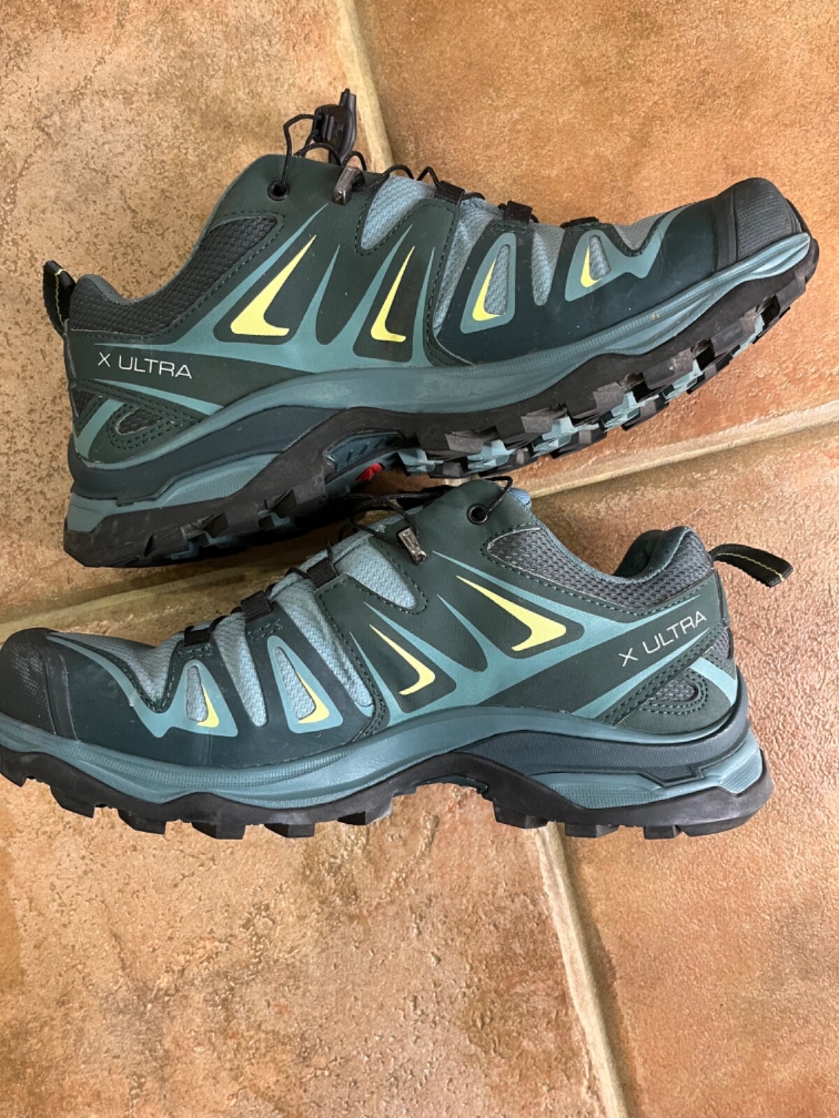 salomon ladies walking trainers
