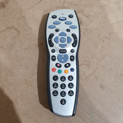 Sky SKY120 Silber & Schwarz Infrarot Fernbedienung für Sky HD URC1672-00-01R00