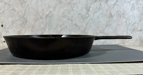 Griswold Small Block Logo Number 8 704A Cast Iron Skillet. Sits Flat. As Found